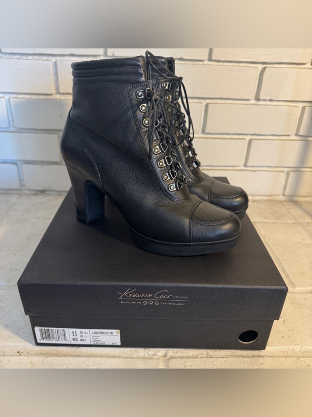 Kenneth Cole New York "Land Bridge TB" Leather Platform Boots - Size 9.5